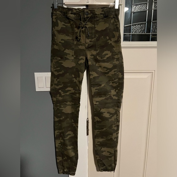 American Eagle Outfitters Pants - American Eagle Outfitters Camo Joggers- Like New